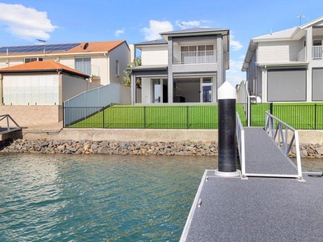 Luxury Waterfront Living in Raby Bay |with Shared Pontoon