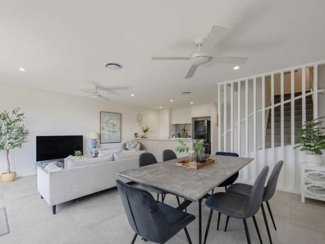 Luxury Waterfront Living in the Heart of Hope Island Fully Furnished