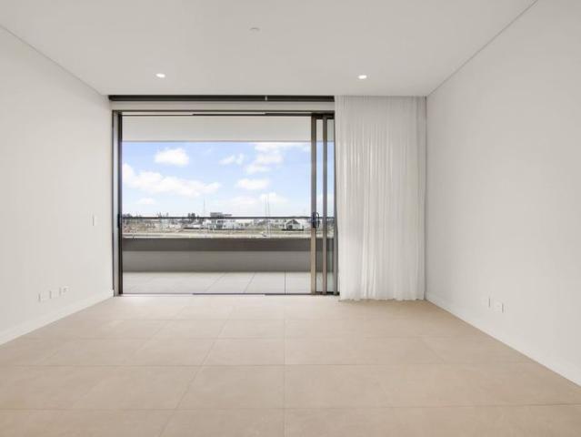 Luxury Waterfront Living in the Heart of Shell Cove