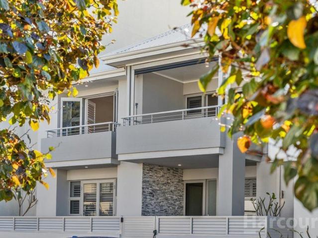 Luxury Waterfront Living in the Heart of South Harbour