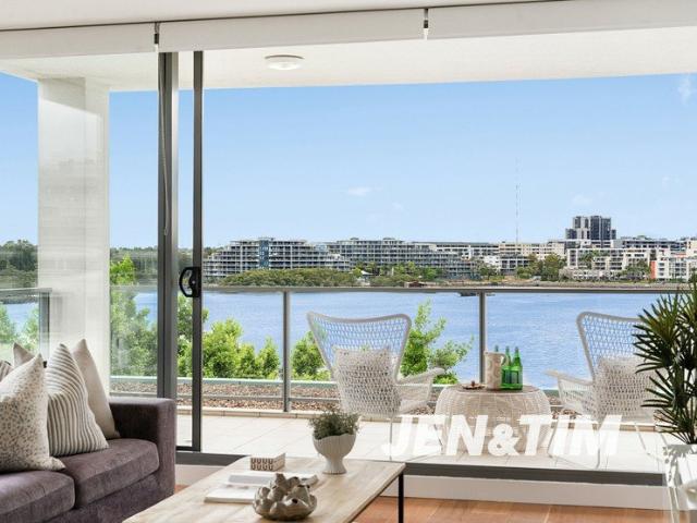 Luxury Waterfront Living with Breathtaking Panoramic Views