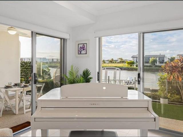Luxury Waterfront Living with Private Marina Berth in Hope Island