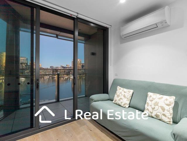 Luxury Waterfront Living with Spectacular Harbour Views