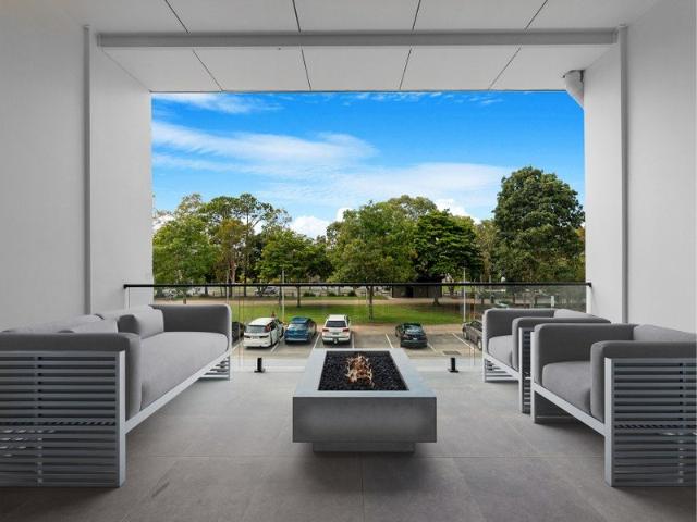 Luxury Waterfront Living Unit 16 The PLACE Apartments