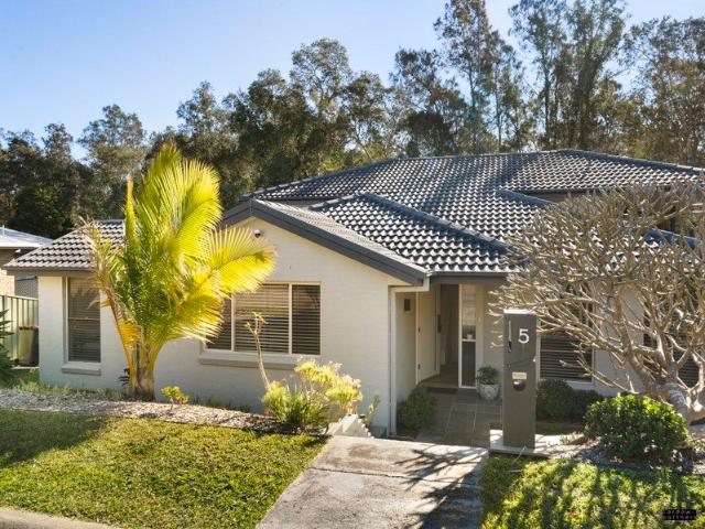 Luxury Waterfront Reserve Home on 11.6 Hectares