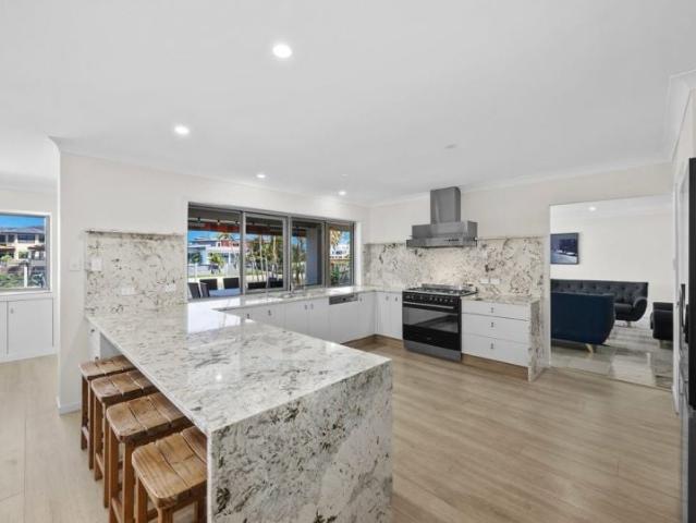 Luxury Waterfront Retreat for Executives & Families Furnished with Lift
