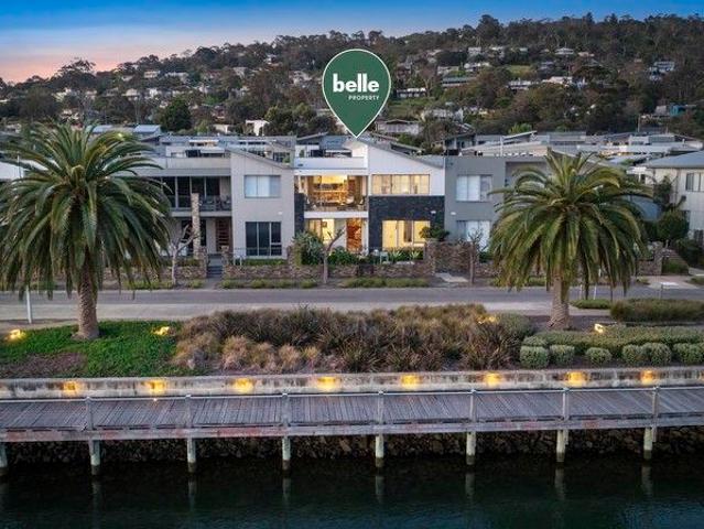 Luxury waterside entertainer