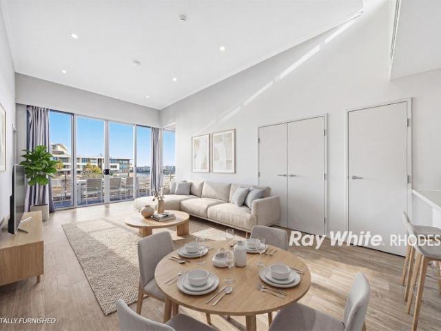 Luxury Waterside Living |Designer Apartment with Views