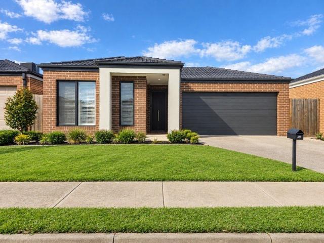 Luxury & well maintained 4 Bedroom House in prime location of Toolern Waters Estate For Sale