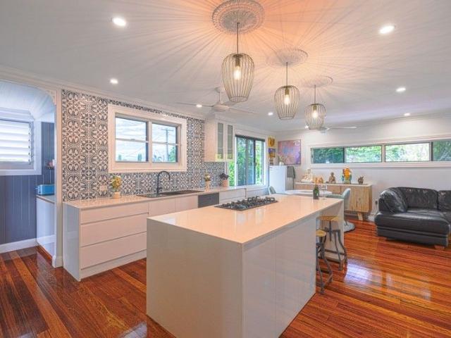 Luxury Westcourt Home: 3BR, Outdoor Area, Secure Parking