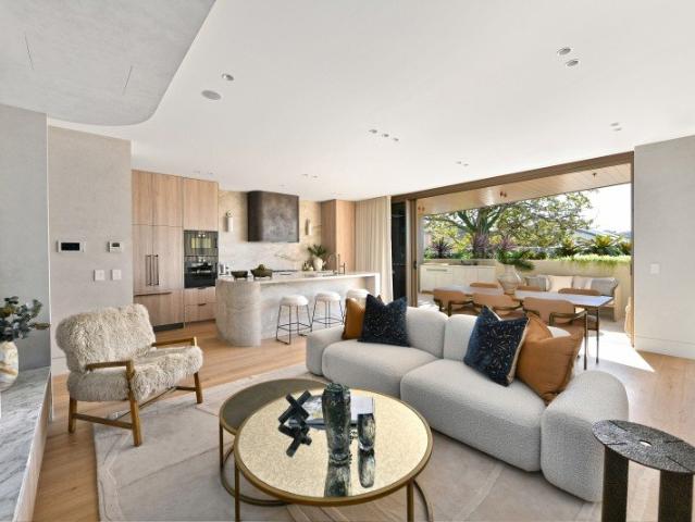 Luxury Whole Floor 3/4 Bedroom Residence With Flexible Dual Living Spaces