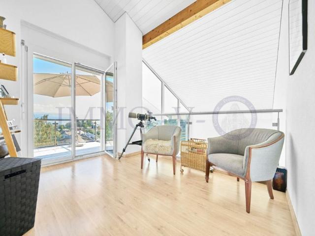 LUXURY WITH LARGE GARDEN AND LAKE VIEW