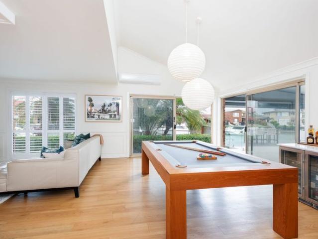 LUXURY WIDE WATER WATERFRONT LIVING IN THE HEART OF PARADISE POINT