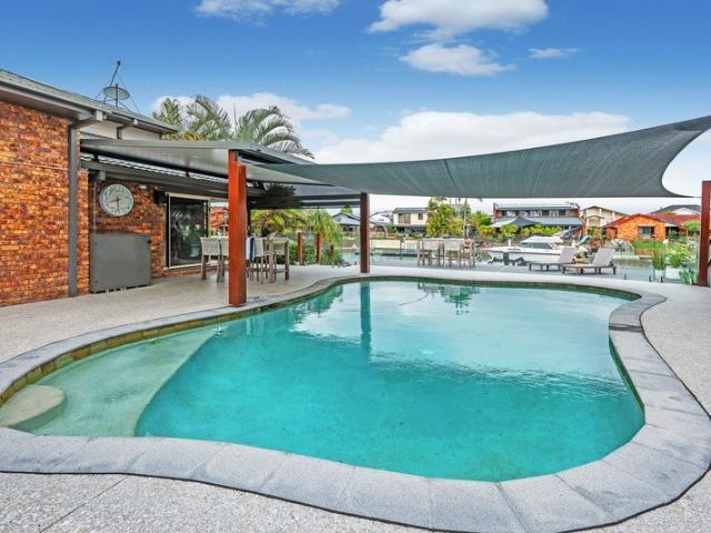 LUXURY WIDE WATER WATERFRONT LIVING IN THE HEART OF PARADISE POINT