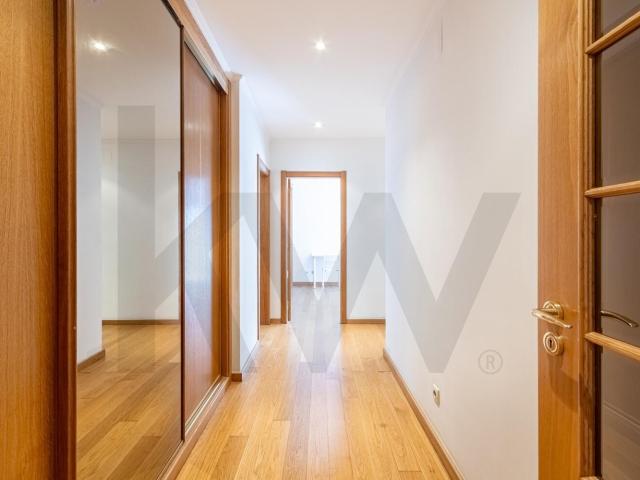Luxury T4 for rent in Parque das Nações