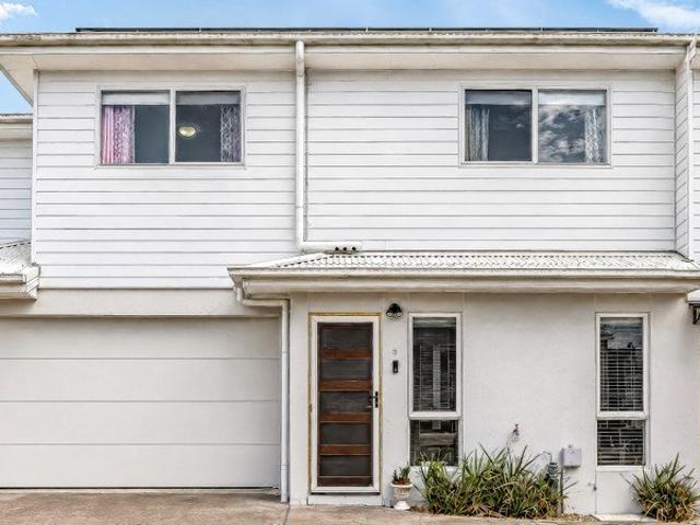 Luxury Townhouse! | Double Garage!