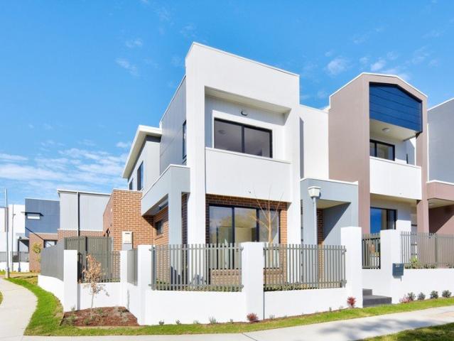 Luxury Townhouse For Lease