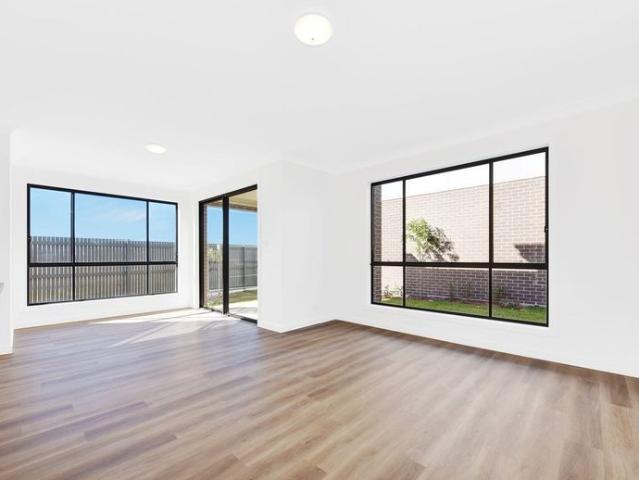 Luxury Townhouse For Lease