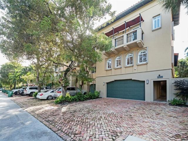 Luxury Townhouse for rent in Palmetto Bay, Florida