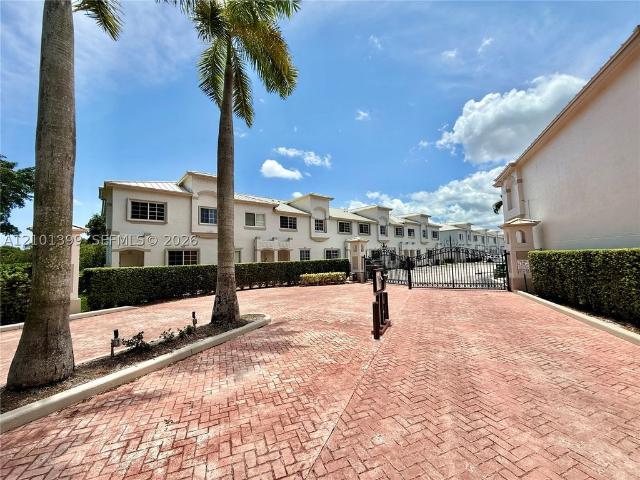 Luxury Townhouse for rent in Palmetto Bay, Florida