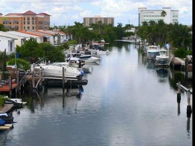 Luxury Townhouse for sale in North Miami, United States