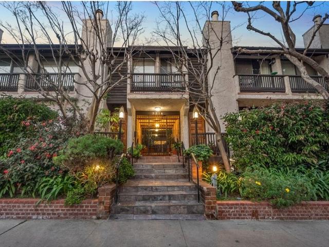 Luxury Townhouse for sale in Los Angeles, California