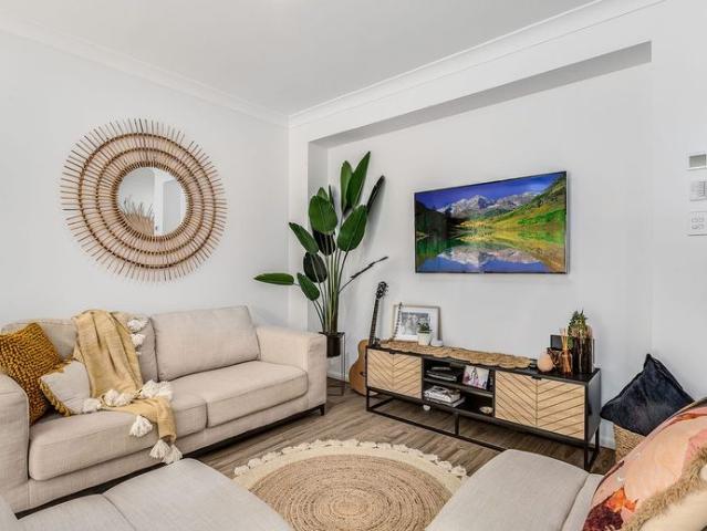 LUXURY TOWNHOUSE IN CENTRAL CLEVELAND POSITION!