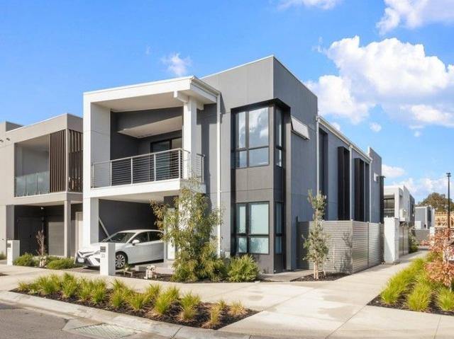 LUXURY TOWNHOUSE IN PARKLIFE DOVETON ESTATE
