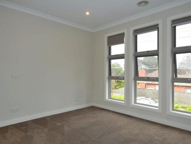 Luxury Townhouse in Prime Location!