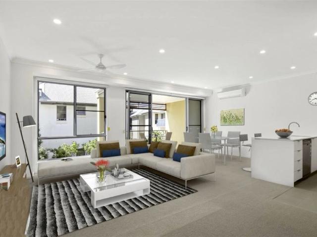 Luxury Townhouse Living in Emerald Lakes