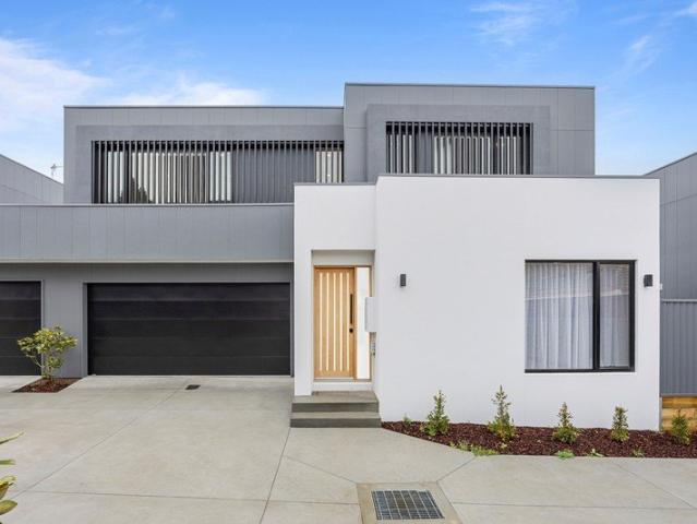 Luxury Townhouse Living in popular Ballarat North