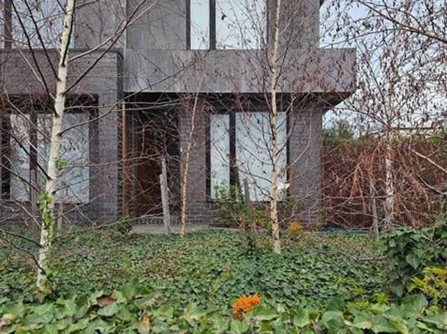 Luxury Townhouse positioned in a highly convenient location