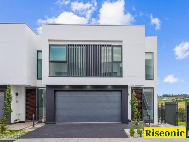 Luxury Townhouse Ready to Go!