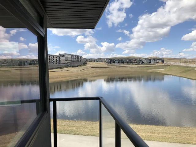 Luxury townhouse,Water Front,Corner unit,Attached double garages