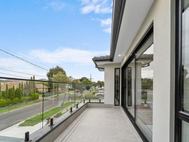 Luxury Townhouse!