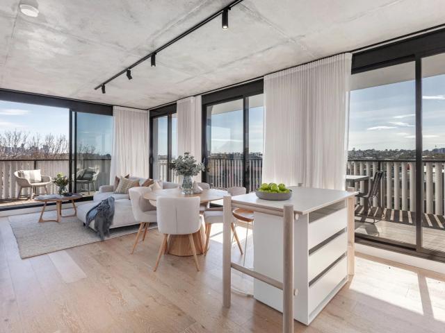 Luxury Top Floor Residence with Panoramic Views in the Heart of Hawthorn