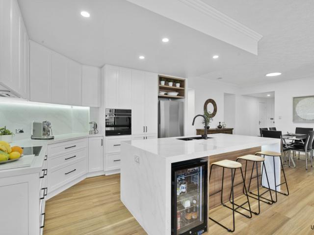 LUXURY THREE BEDROOM UNFURNISHED BEACHSIDE APARTMENT WITH OCEAN VIEWS!