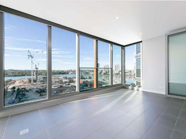 Luxury Three Bedroom apartment located in the heart of WENTWORTH POINT for Rent
