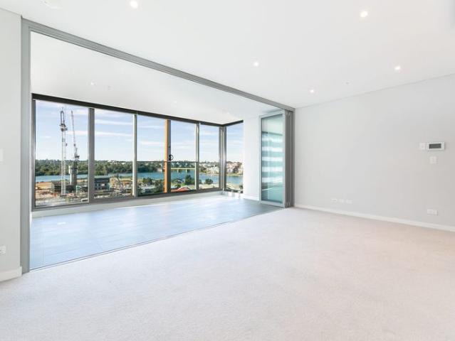 Luxury Three Bedroom apartment located in the heart of WENTWORTH POINT for Rent