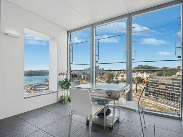 Luxury Three Bedroom Residence in Prestigious Barangaroo