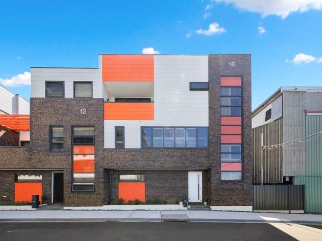 Luxury Three Level Living by the Water in Williamstown