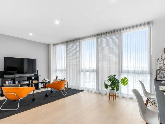 Luxury Tri Level Penthouse Skyhome
