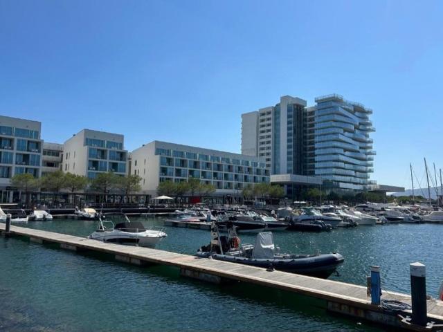 Luxury Tróia T1 | Heated Pool, Sauna & Parking