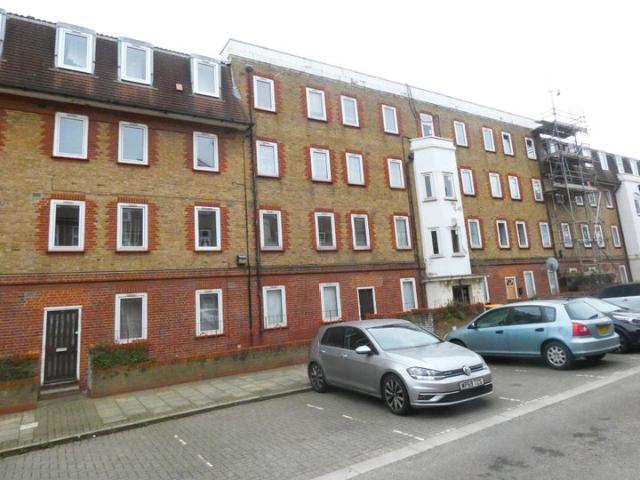 Luxury two bed Garden flat by West Ham Station E15