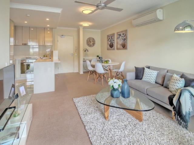 LUXURY TWO BEDROOM APARTMENT IN CENTRAL LOCATION FULLY FURNISHED AND WATER INCLUDED IN RENT