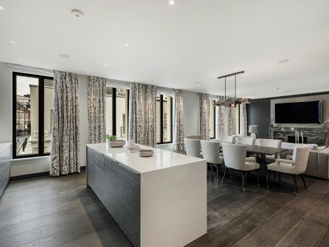 Luxury two bedroom apartment in the heart of Knightsbridge