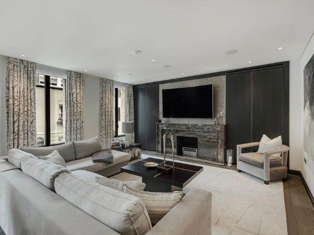 Luxury two bedroom apartment in the heart of Knightsbridge