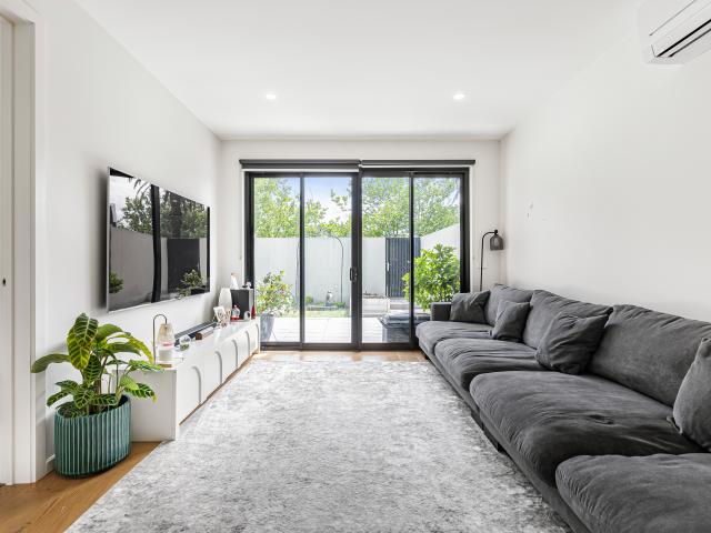 Luxury Two Bedroom Apartment with Expansive Courtyard