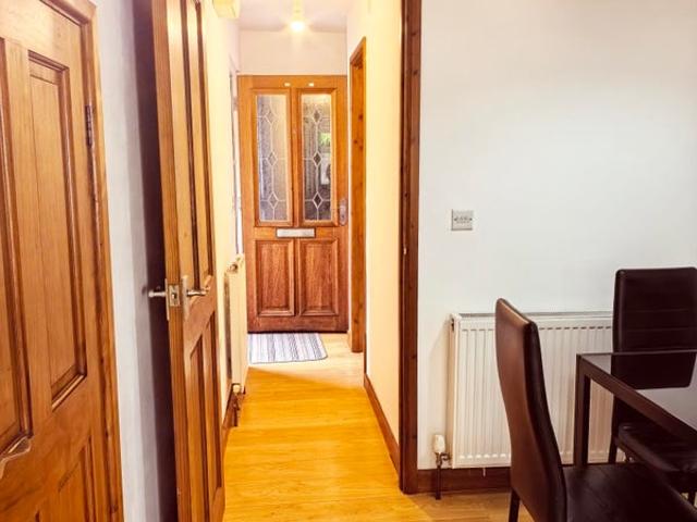 Luxury Two Bedroom Apartment with Private Garden i