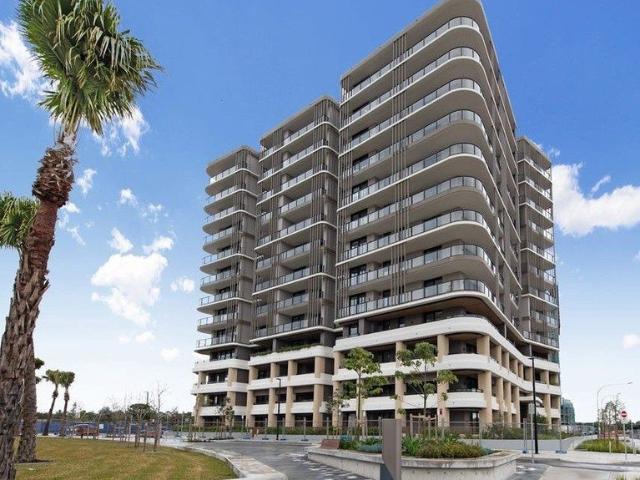 Luxury Two Bedroom Apartment with Resort Style Facilities in Wentworth Point